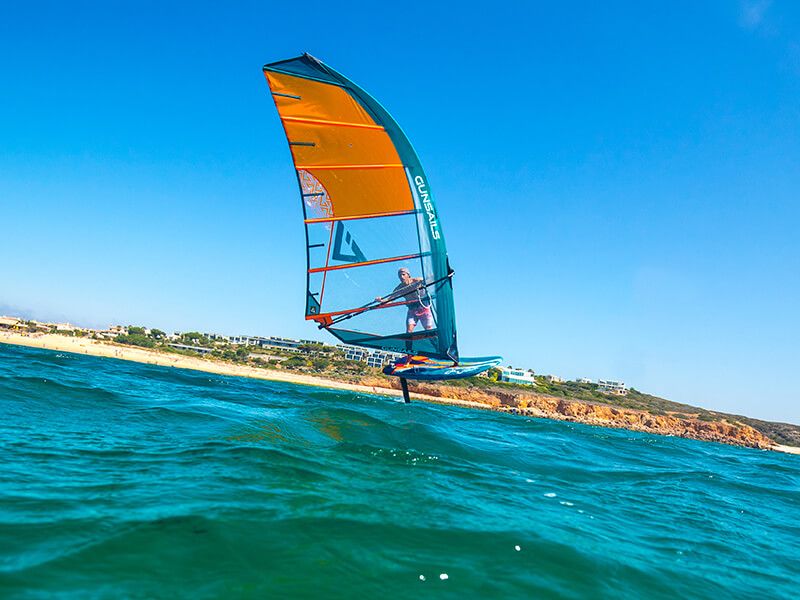 plachta na foil gun sails bow 2020 windsurfing karlin na zemi  teren s foilem